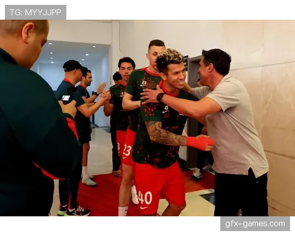 俄罗斯足球新帅首谈战术理念，球队未来发展方向引关注